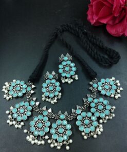 Elegant Flower Design Silver Plated Thread Necklace with Stone and Pearl Work