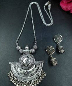 Traditional Art Silver Plated Oxidized Jewelry Necklace with Elegant Pearl Work Design Ethnic