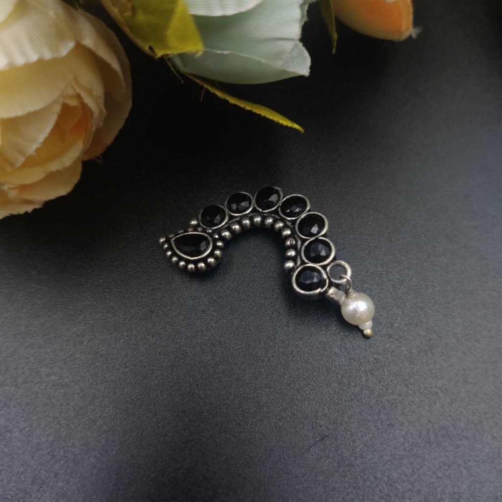Traditional Oxidised Silver Plated Marathi Nath Press Nosepin - Image 4