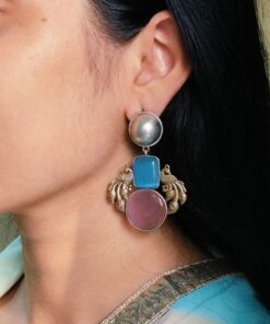 Elegant Peacock-Inspired Two-Tone Brass Earrings with Monalisa Stone ? A Contemporary Choice for Every Occasion