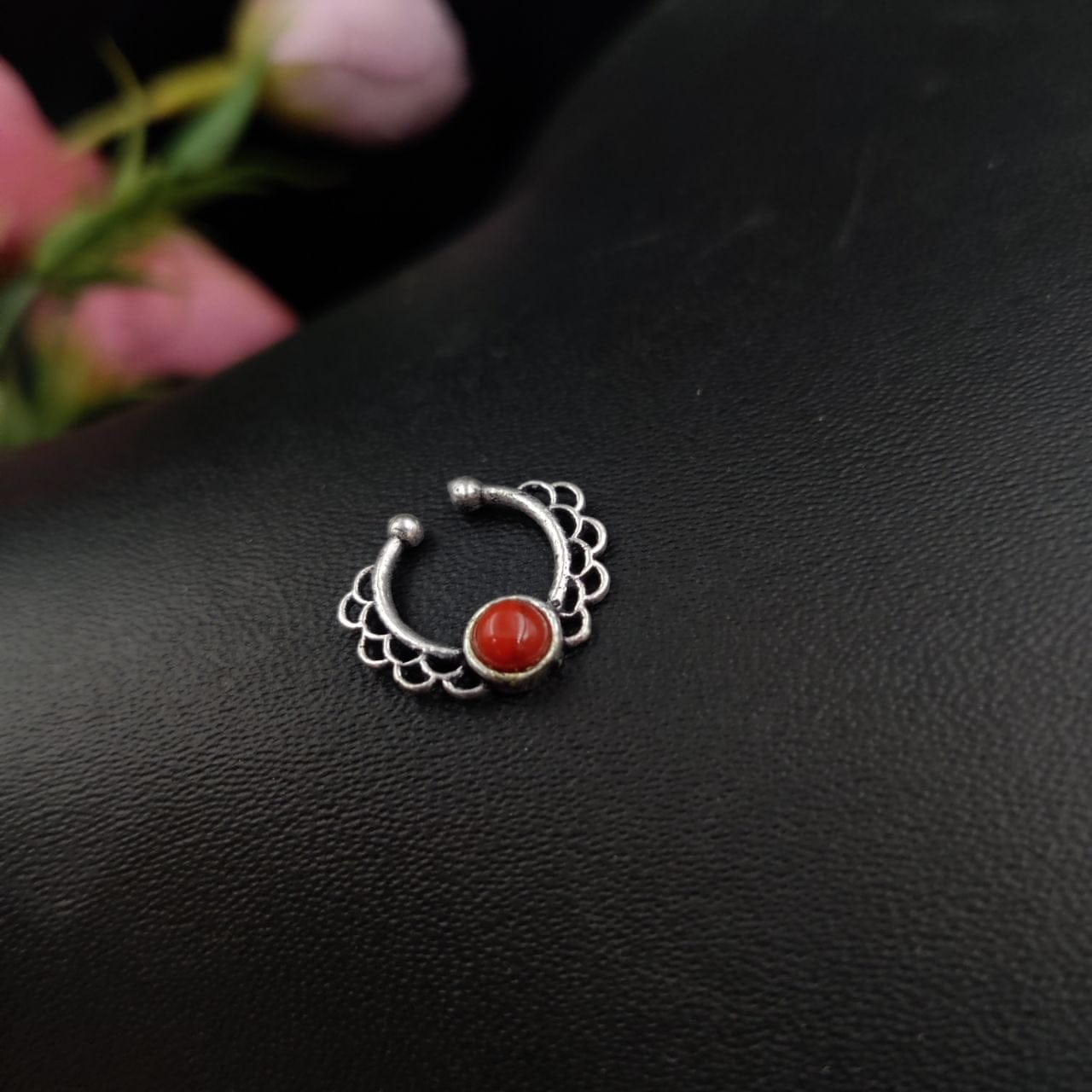 Pack of 50 Spetum Nosepin Oxidised Stone - Image 5