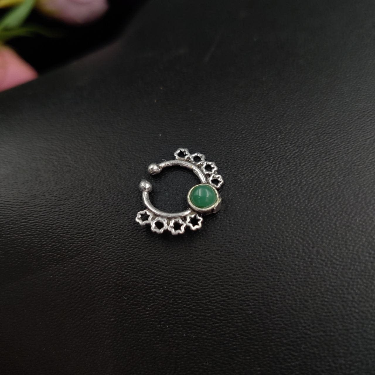 Pack of 50 Spetum Nosepin Oxidised Stone - Image 7