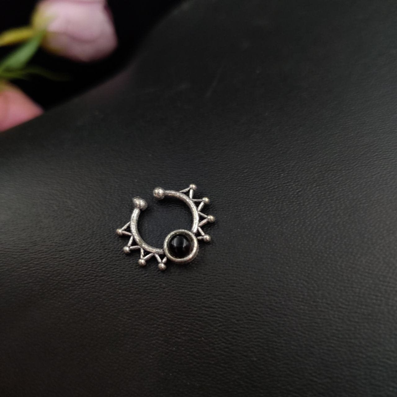 Pack of 50 Spetum Nosepin Oxidised Stone - Image 8