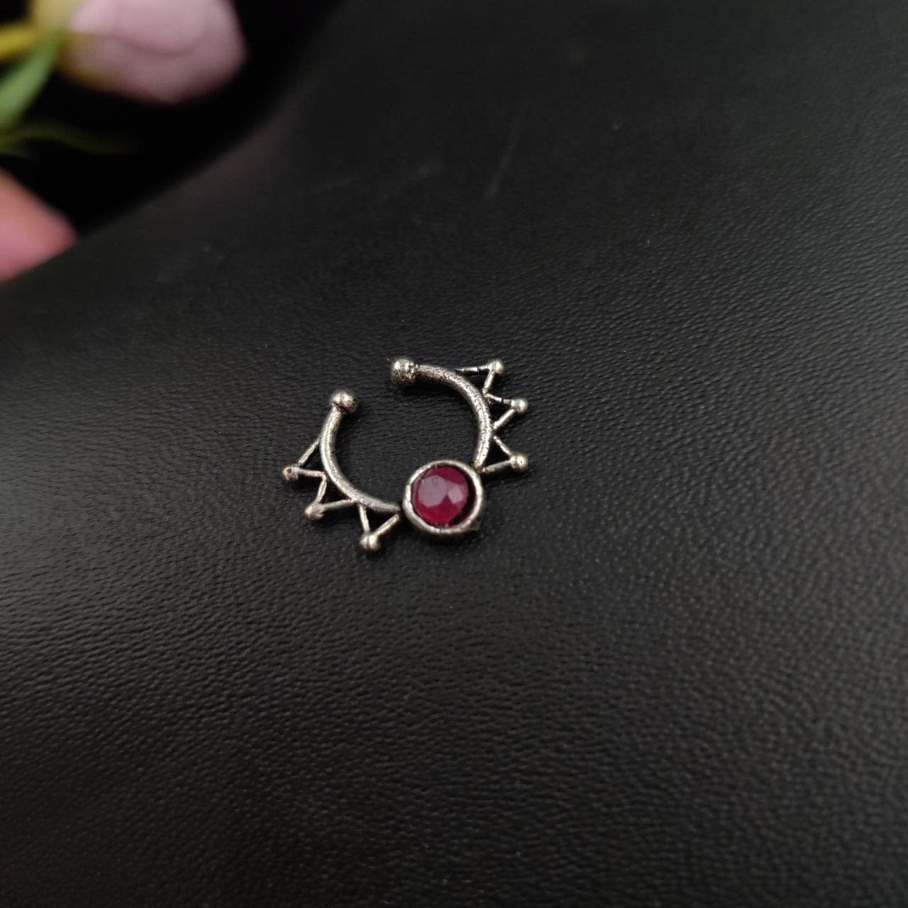 Pack of 50 Spetum Nosepin Oxidised Stone - Image 9