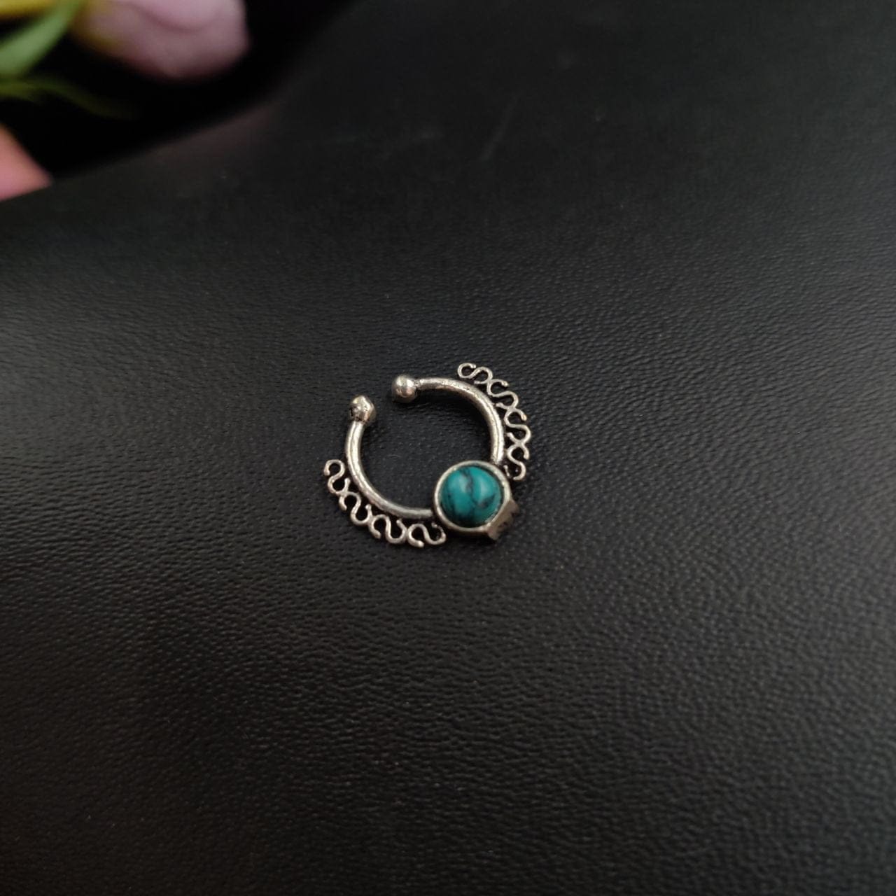 Pack of 50 Spetum Nosepin Oxidised Stone - Image 10