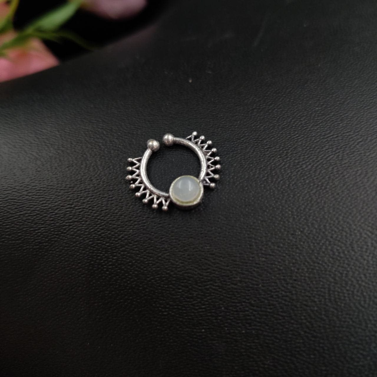 Pack of 50 Spetum Nosepin Oxidised Stone - Image 11