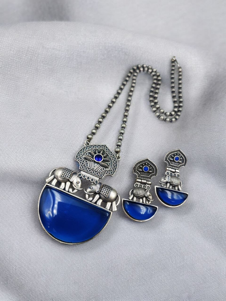 Silver Replica Elephant Necklace | Unique Monalisa Stone Pendant Set - Image 6