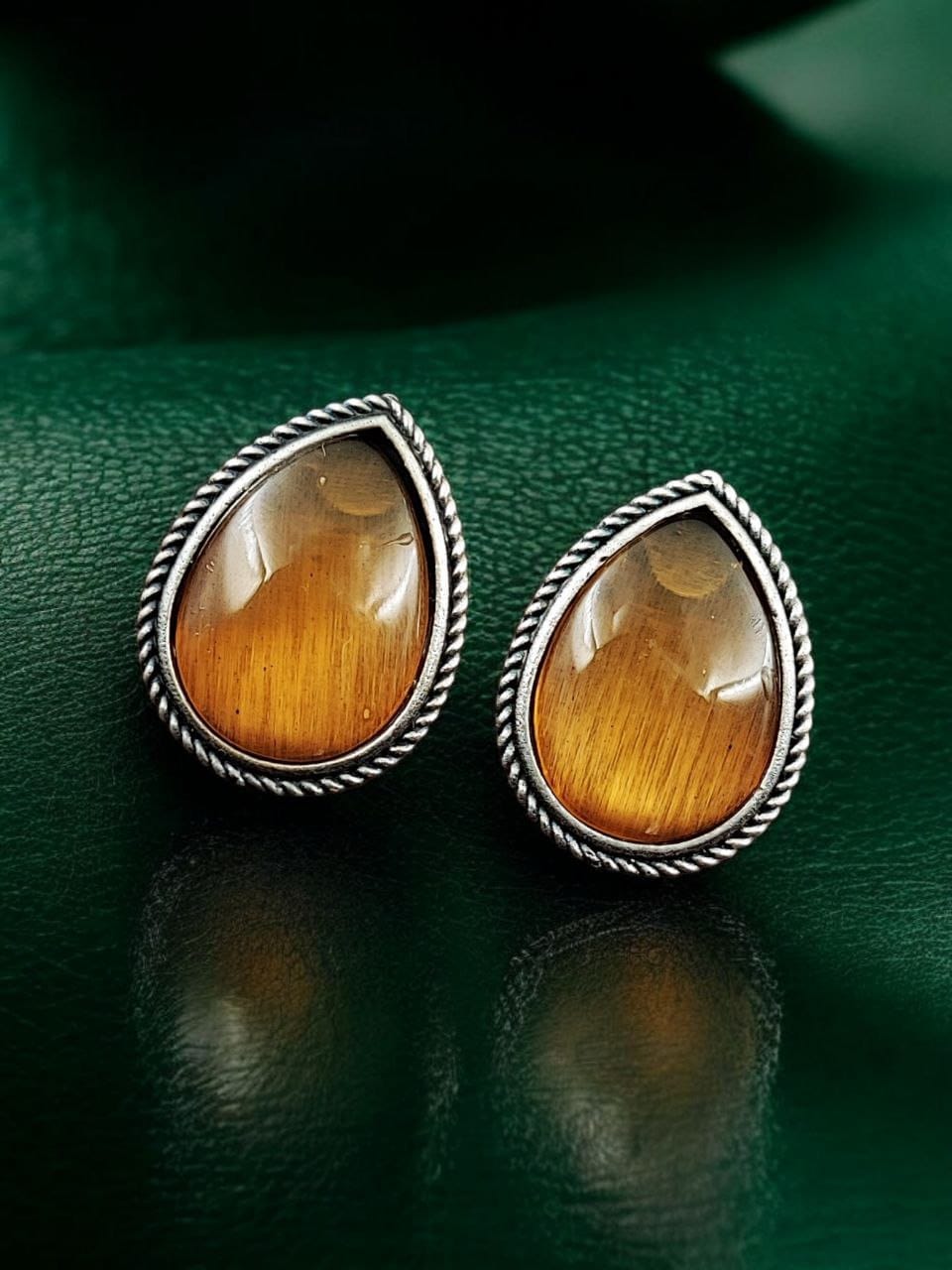Best Drop-Shaped Monalisa Stone Stud Earrings in Silver Replica Design - Image 4