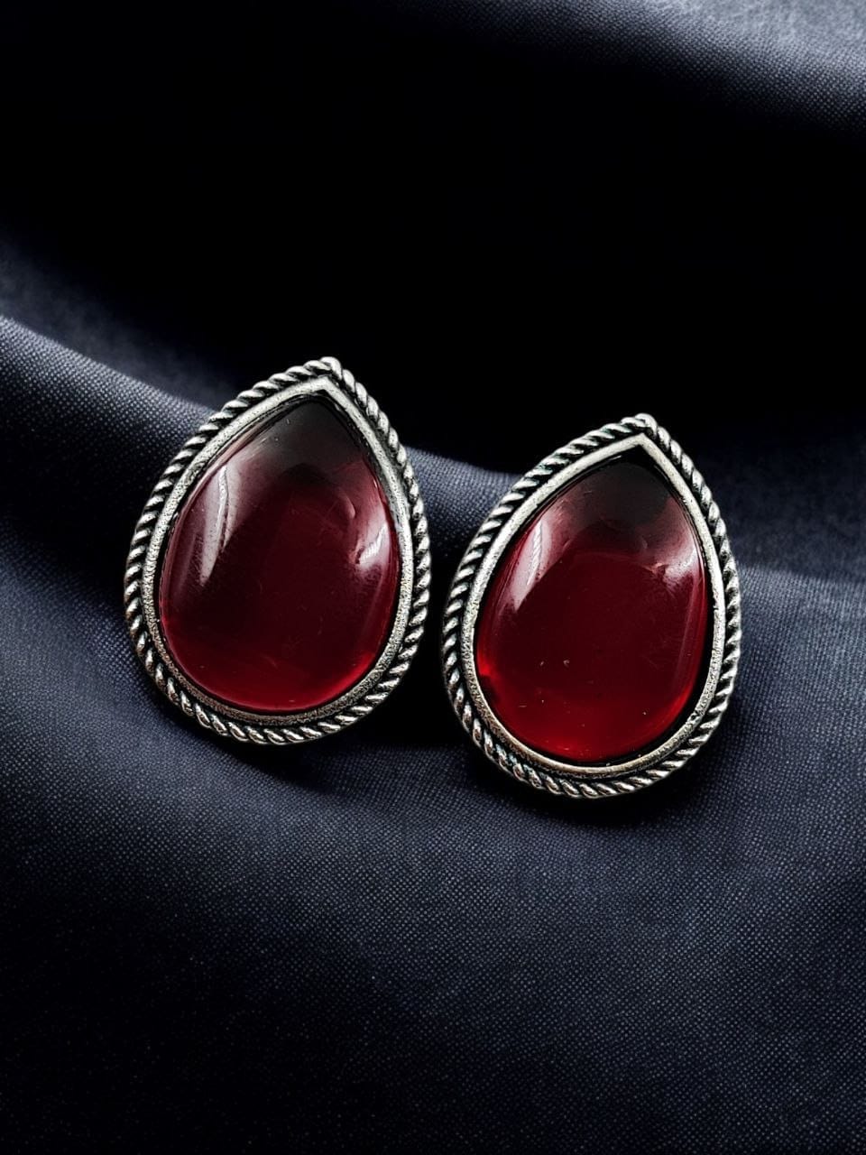 Best Drop-Shaped Monalisa Stone Stud Earrings in Silver Replica Design - Image 3