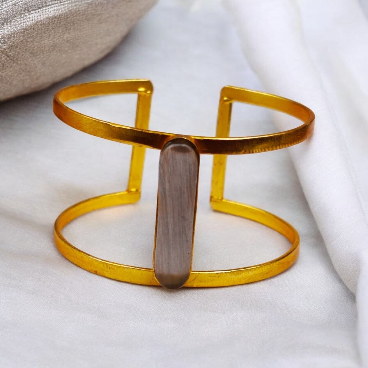 Gold-Plated Adjustable Bracelet with Monalisa Stone ? The Perfect Accessory - Image 3