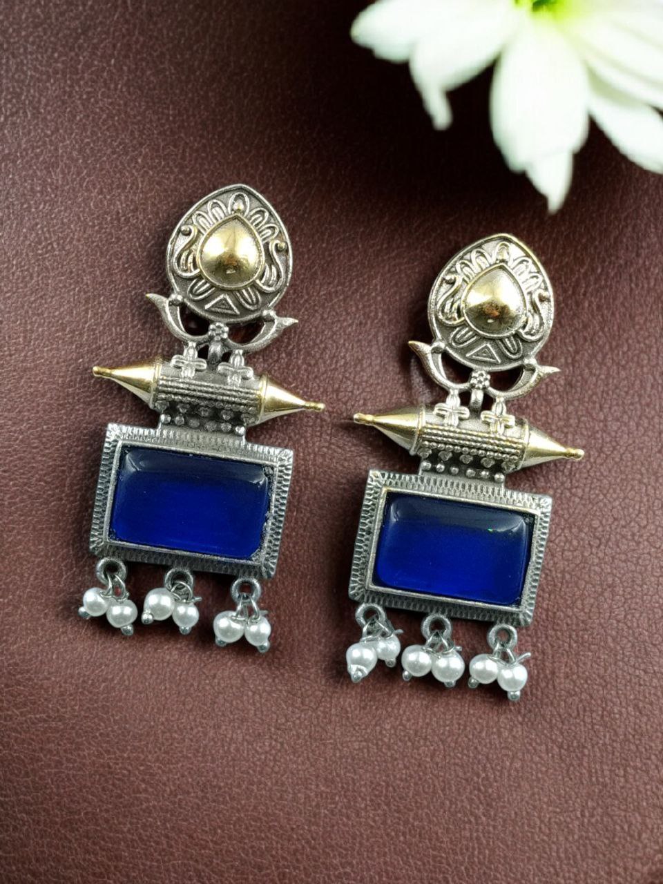 Beautiful Design Two-Tone Stud Earrings | Monalisa Stone with Pearl Detailing - Image 3