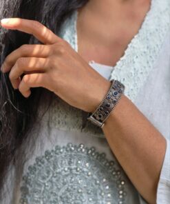 Elegant Silver Flower Bangle with Beautiful Floral Design for Women