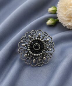 Alternative view of Beautiful Flower Ring ? Stunning Floral Jewelry for Elegant Everyday Style
