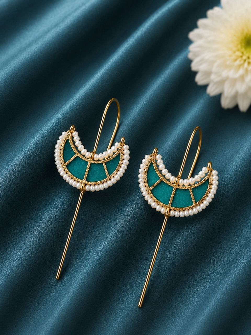 Gold Plated Half Moon Earcuff ? Elegant Jewelry for Modern Looks - Image 2
