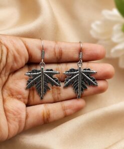 Charming Leaf Hook Earring Elegant Design for Daily Wear - Image 3