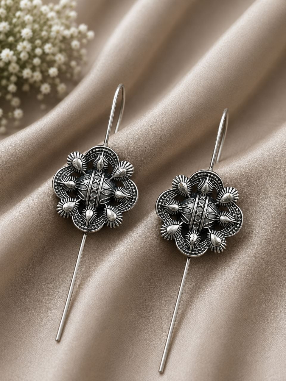 Gorgeous Designer Flower Earcuff for Stunning Elegant Beautiful Styling - Image 2