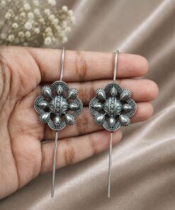 Gorgeous Designer Flower Earcuff for Stunning Elegant Beautiful Styling - Image 3