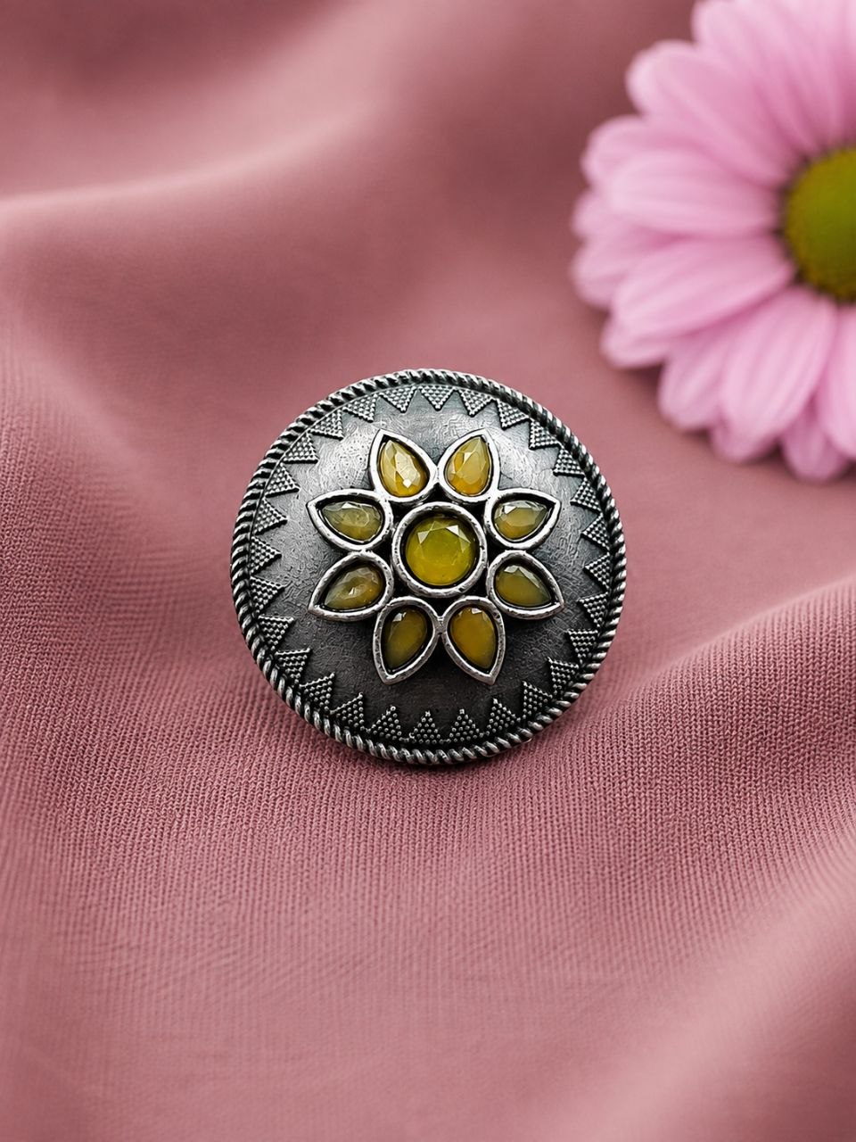 Vintage Silver Ring for Elegant Timeless Traditional Jewelry - Image 3