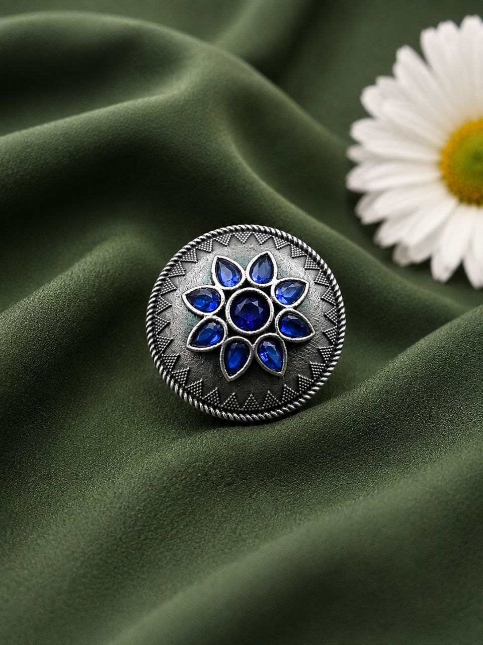 Vintage Silver Ring for Elegant Timeless Traditional Jewelry - Image 5