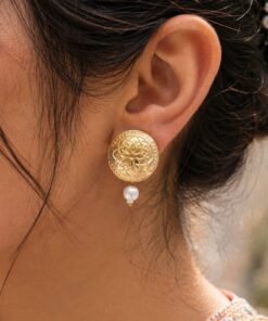 Golden Flower Art Stud Earring ? Elegant Design for Beautiful Everyday Styling